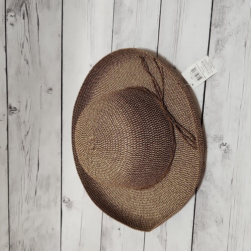 NWT Womens Straw hat.